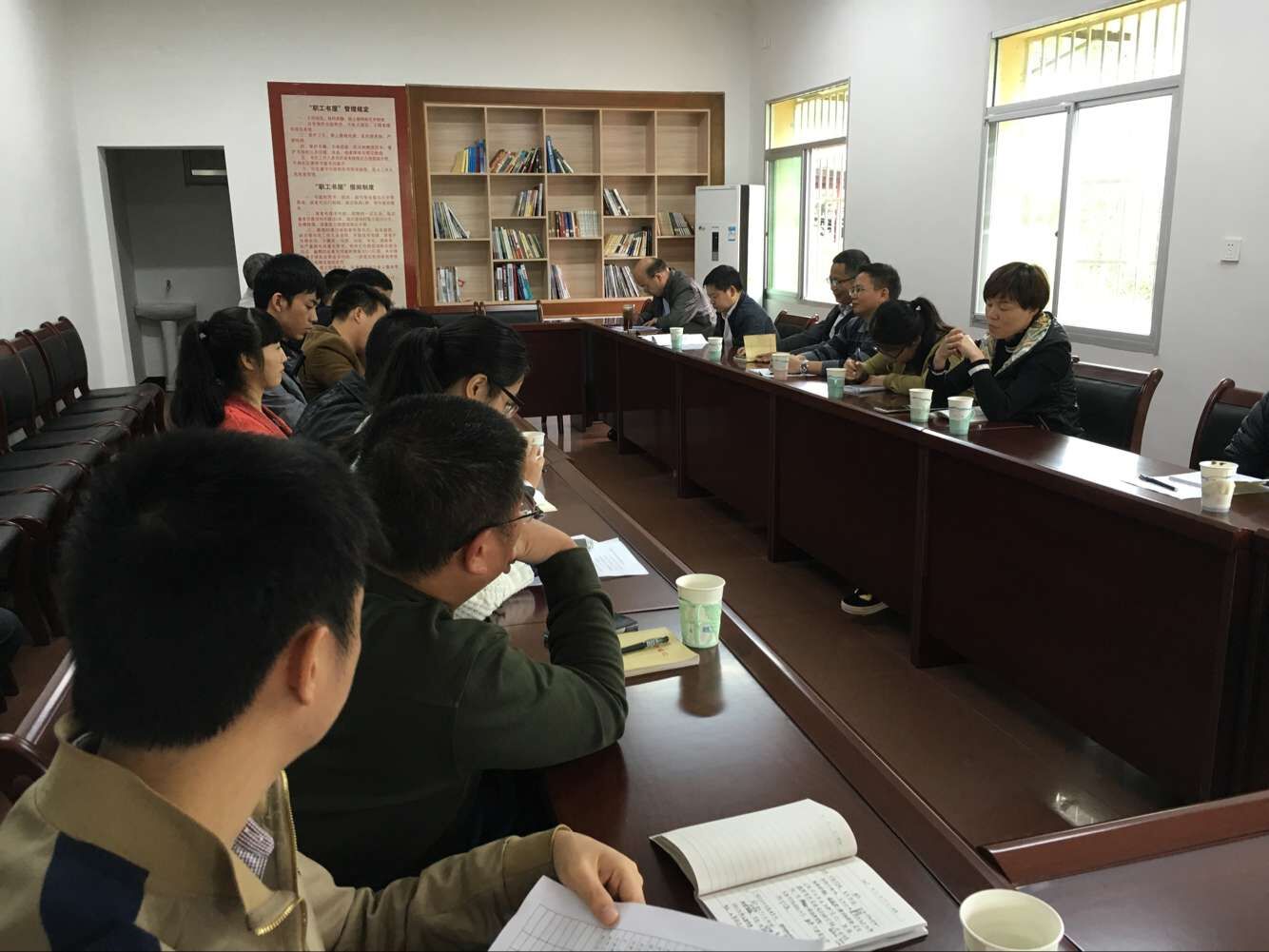 华亿体育华亿（中国）公司召开纪念建局60周年座谈会.jpg
